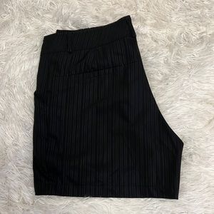 Nike Women’s Black Striped Golf Shorts Size 10